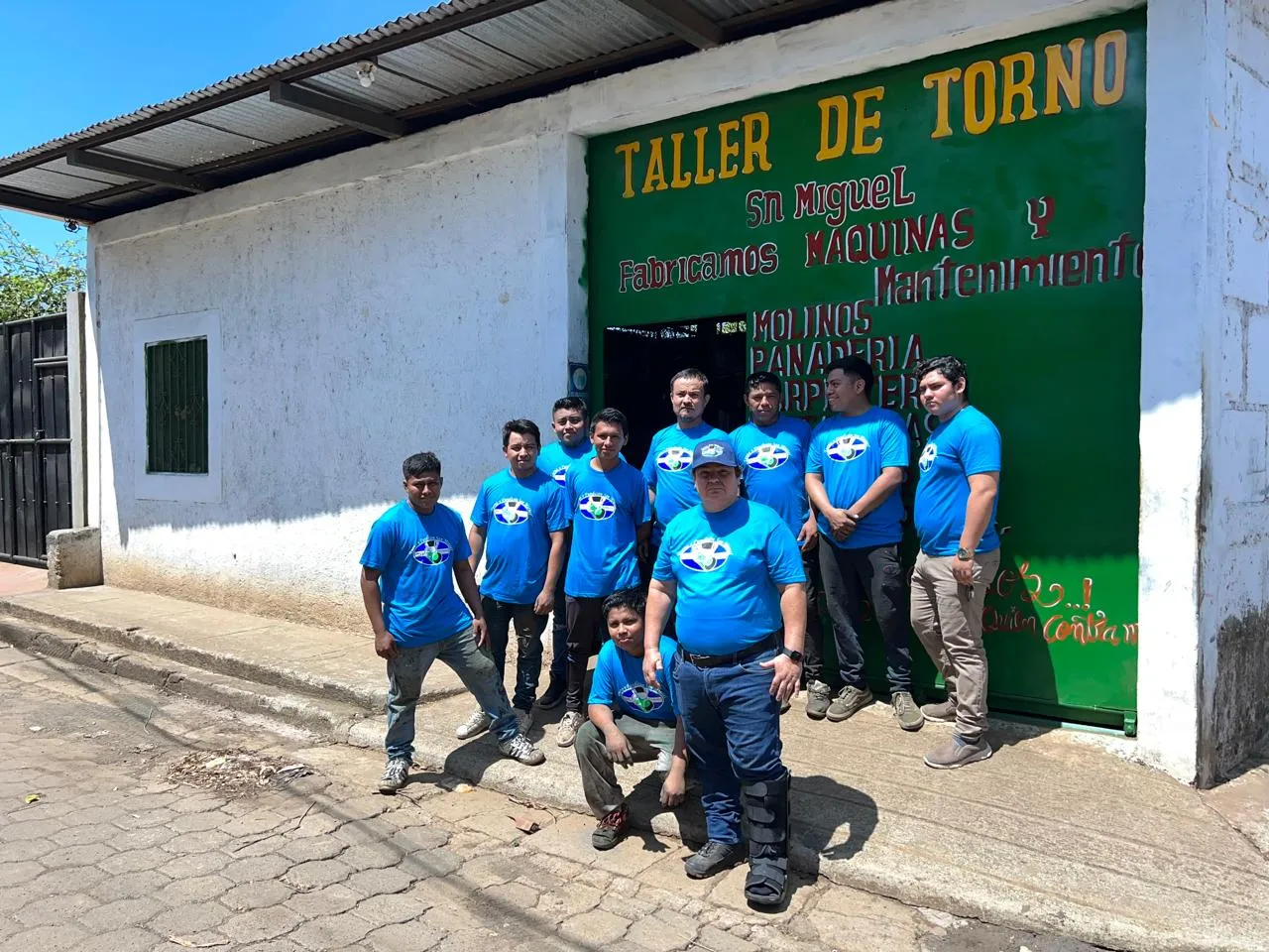Equipo de trabajo en fundicion