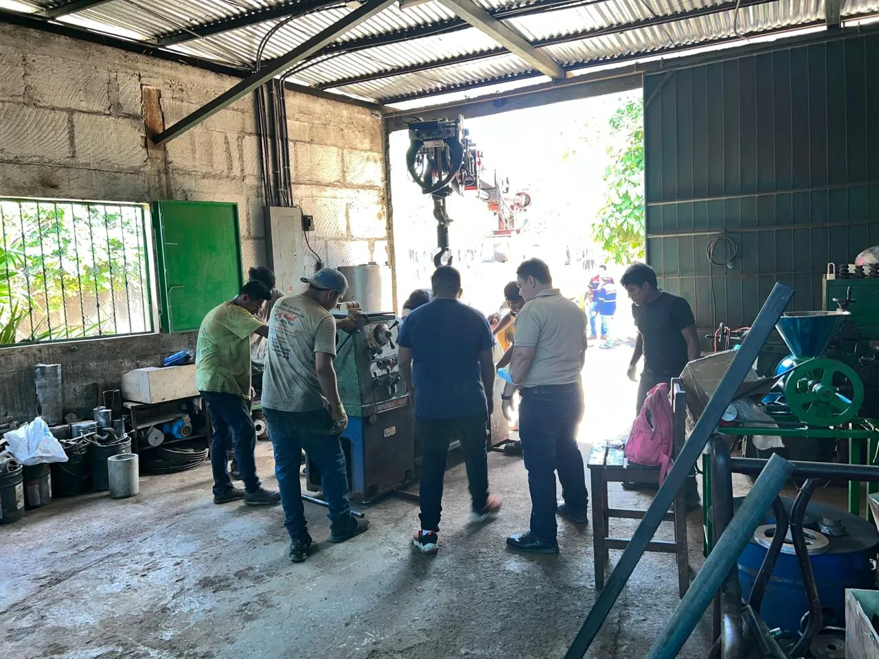 Equipo San Miguel trabajando